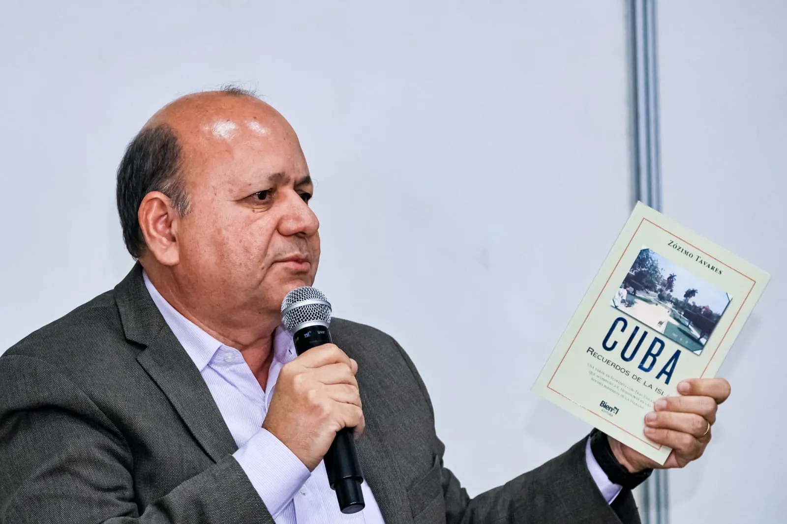 Zózimo Tavares lança livro sobre Cuba no SaLiPi