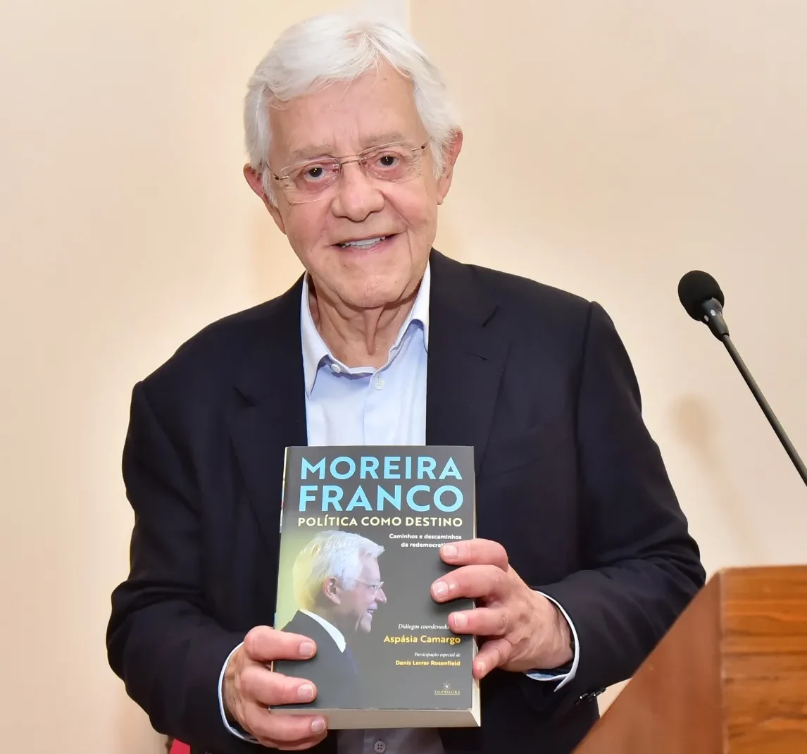Moreira Franco lança livro no Piauí