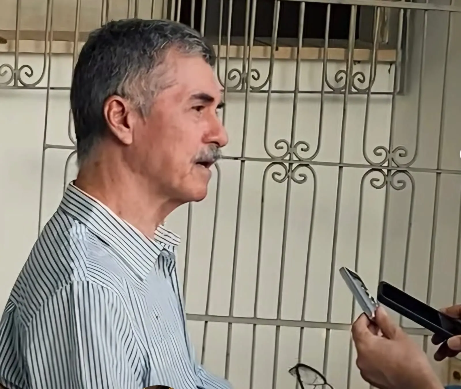 Clauberto Santos e as estátuas que falam