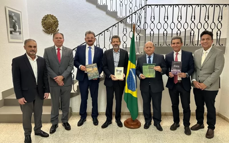 Piauienses na Embaixada do Brasil em Cuba.