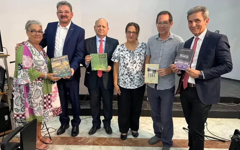 Autores piauienses na Casa das Américas, em Cuba.