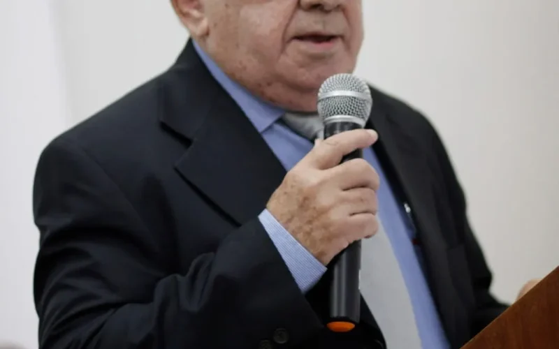 Professor Carlos Evandro/Imagem: APL